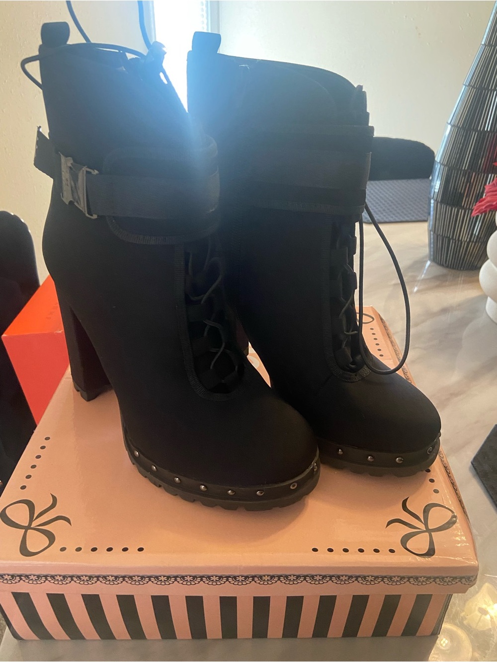 Women's Black Chunky Heel Lace-Up Ankle Boots